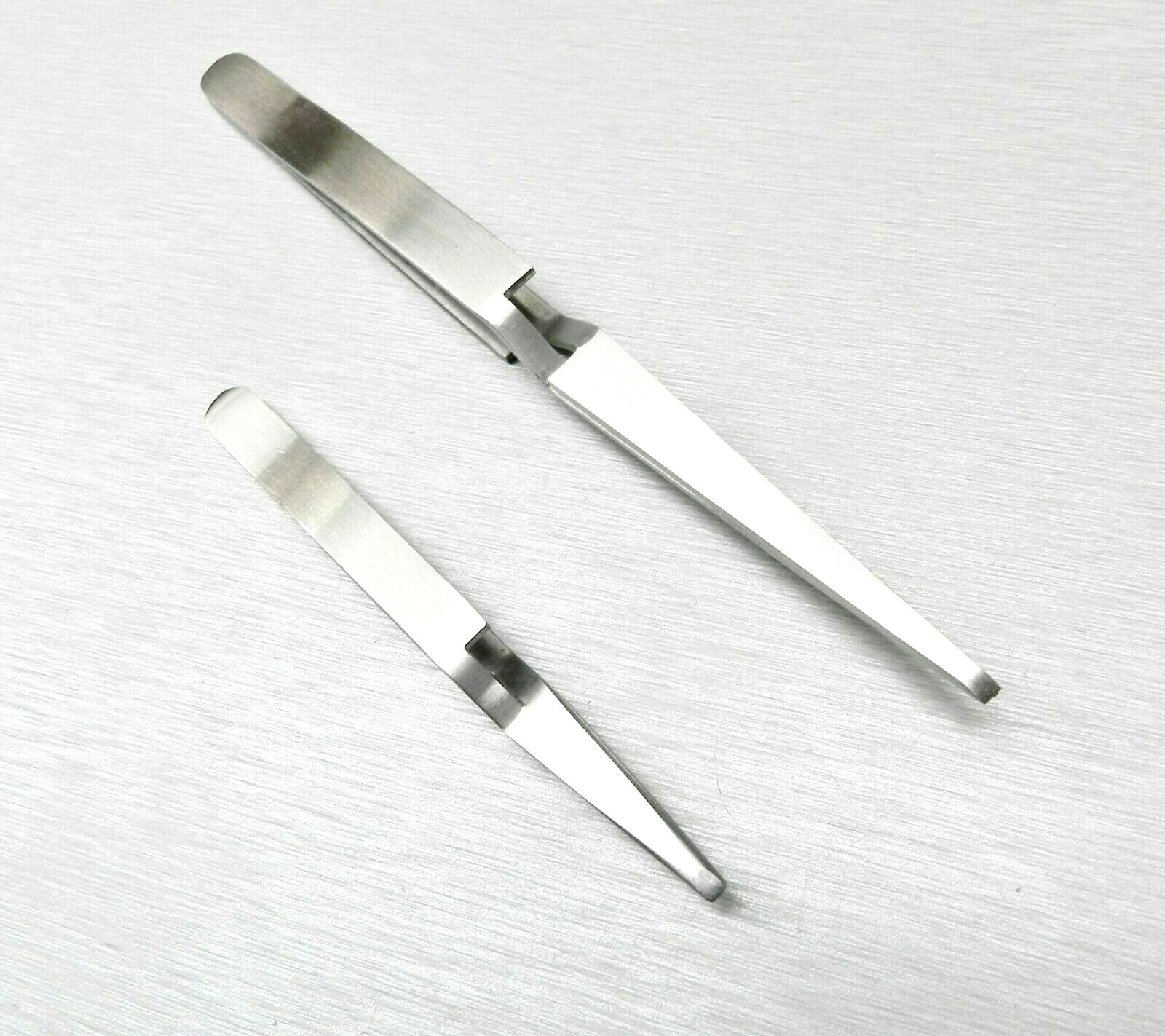 2 Tweezers Cross Lock Blunt Tips Self Locking Reverse Action Soldering Set of 2
