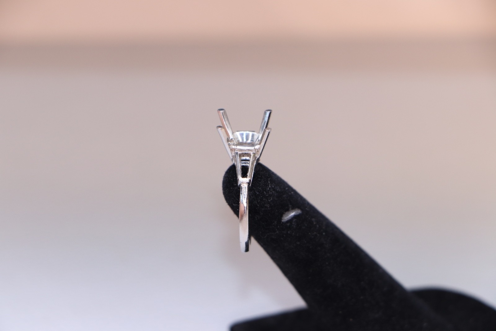 Heavy 5.75g Irid-Platinum Semi-Mount – 8ct Capacity – Tapered Baguette Accents
