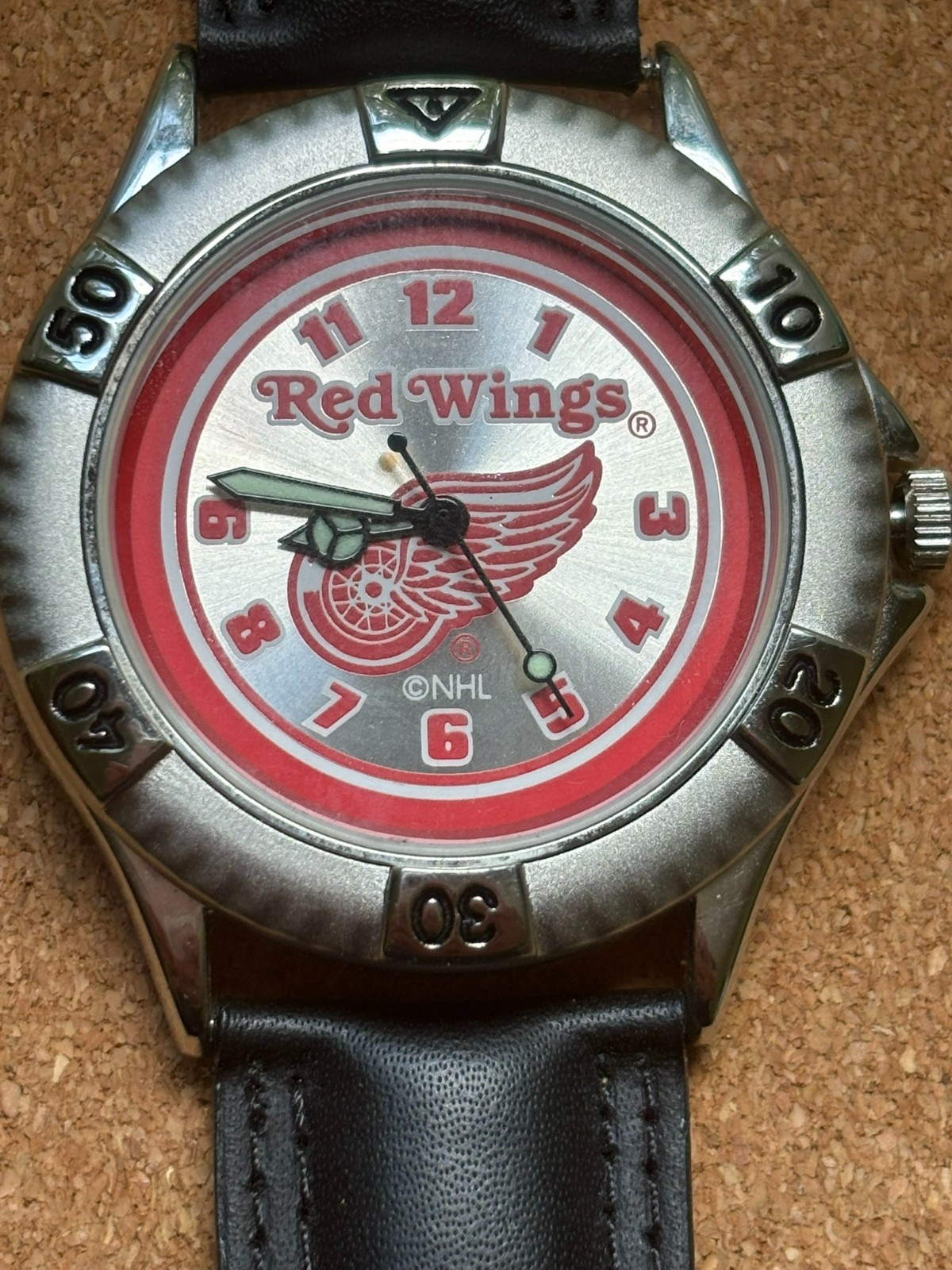 Vintage 2000 Avon Canada NHL Detroit Red Wings Watch Untested Light Wear