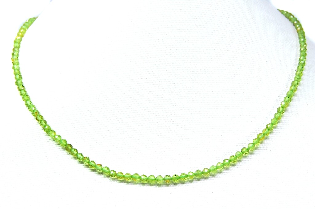 Chain made of high quality peridot in faceted ball shape ø3 mm 925 silver