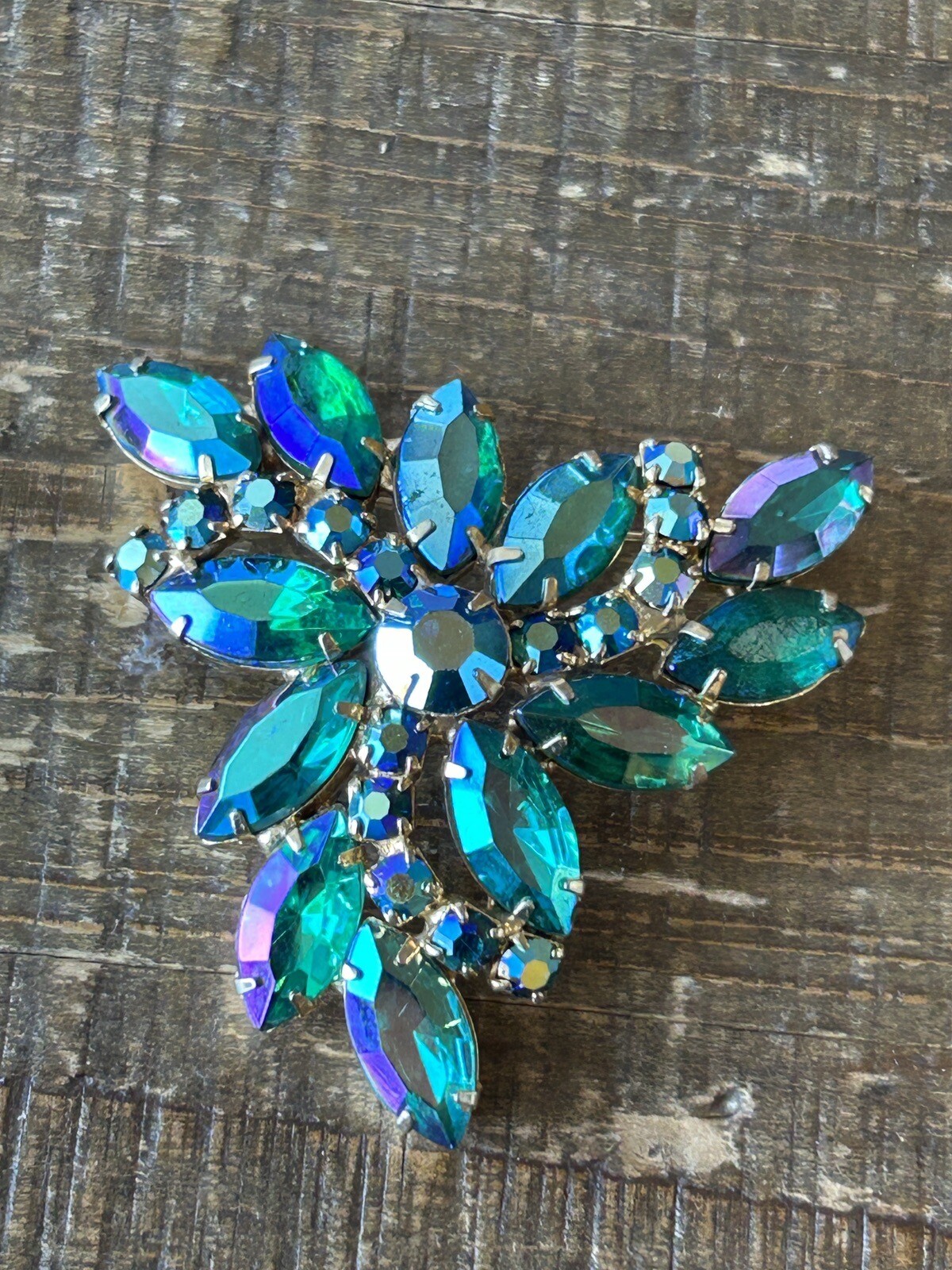 Vintage Emerald Green AB Rhinestone Brooch Unsigned Designer Juliana ? Weiss ?