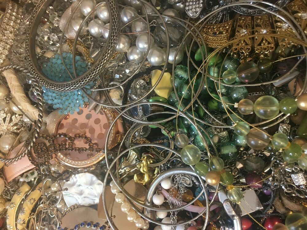 UNTESTED Vintage Modern Jewelry Junk Craft Lot Pieces Part Brooches Bracelet +++