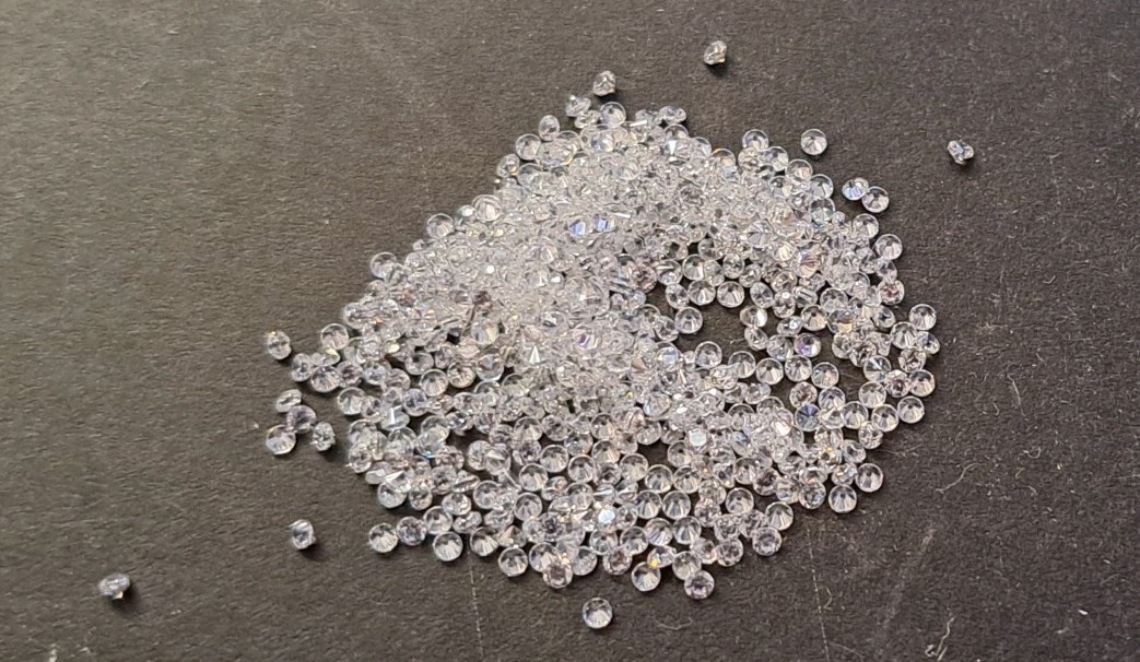 Aproximatley 600 1.5mm Round CZ Stones Cubic Zirconia Loose Stones