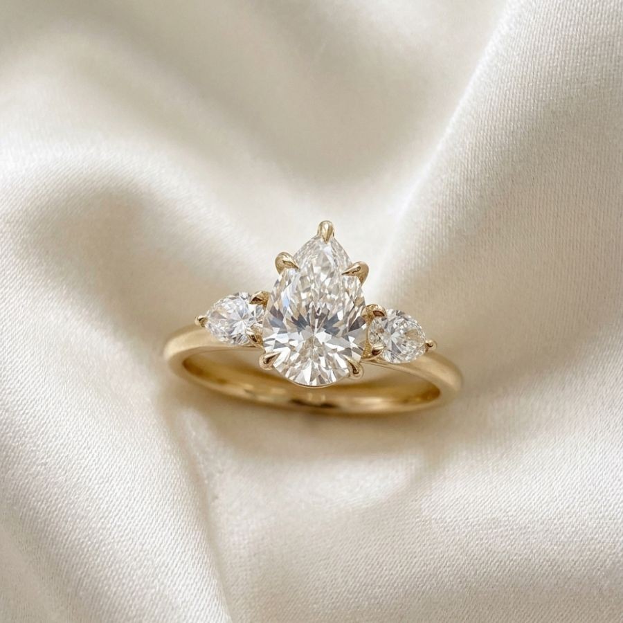 2.30Ct Pear-Cut VS1 Lab Grown Diamond Wedding Engagement Ring 14k Yellow Gold