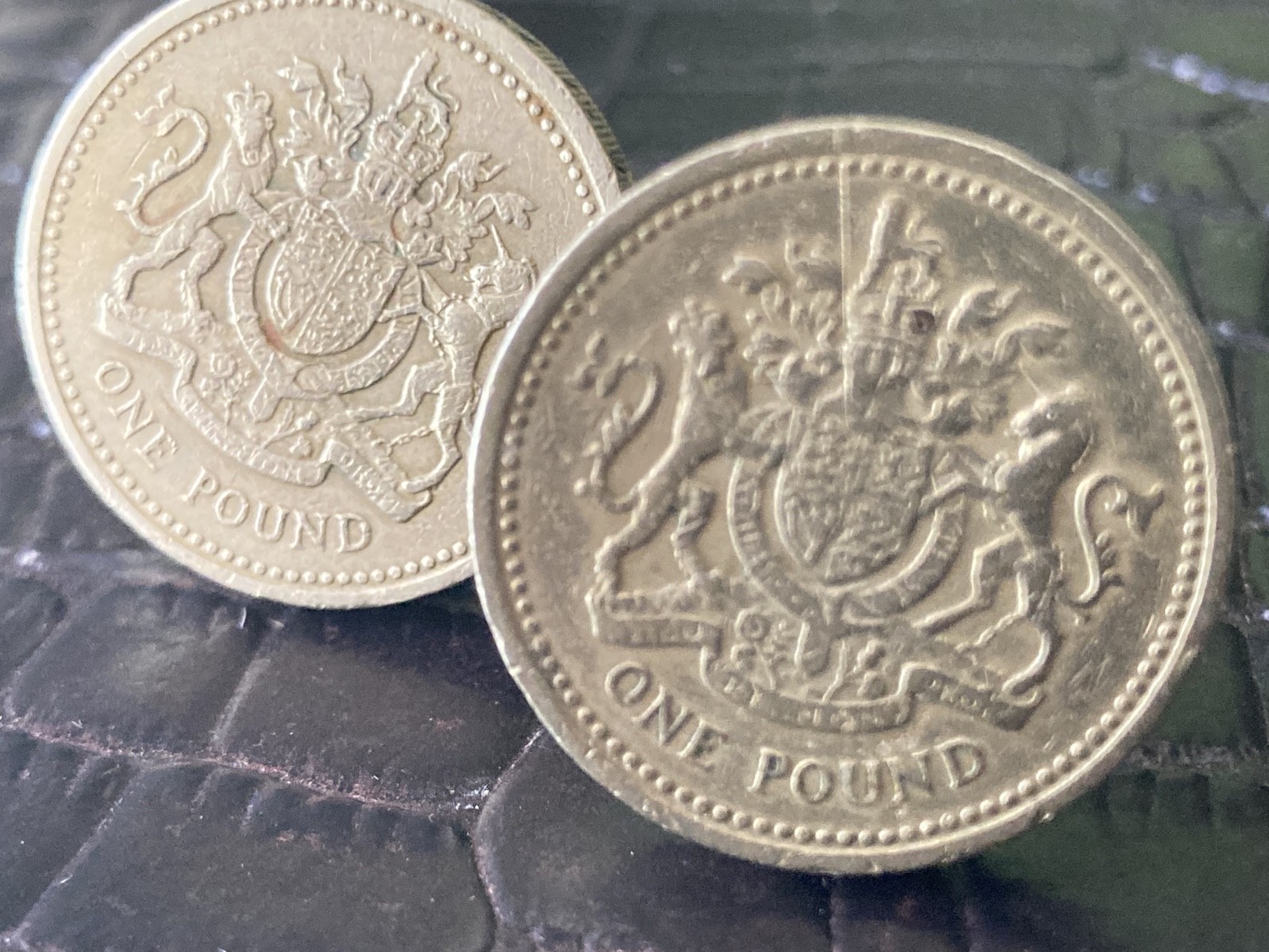 Vintage UK One Pound Coin Cufflinks Royal Coat of Arms – Handmade
