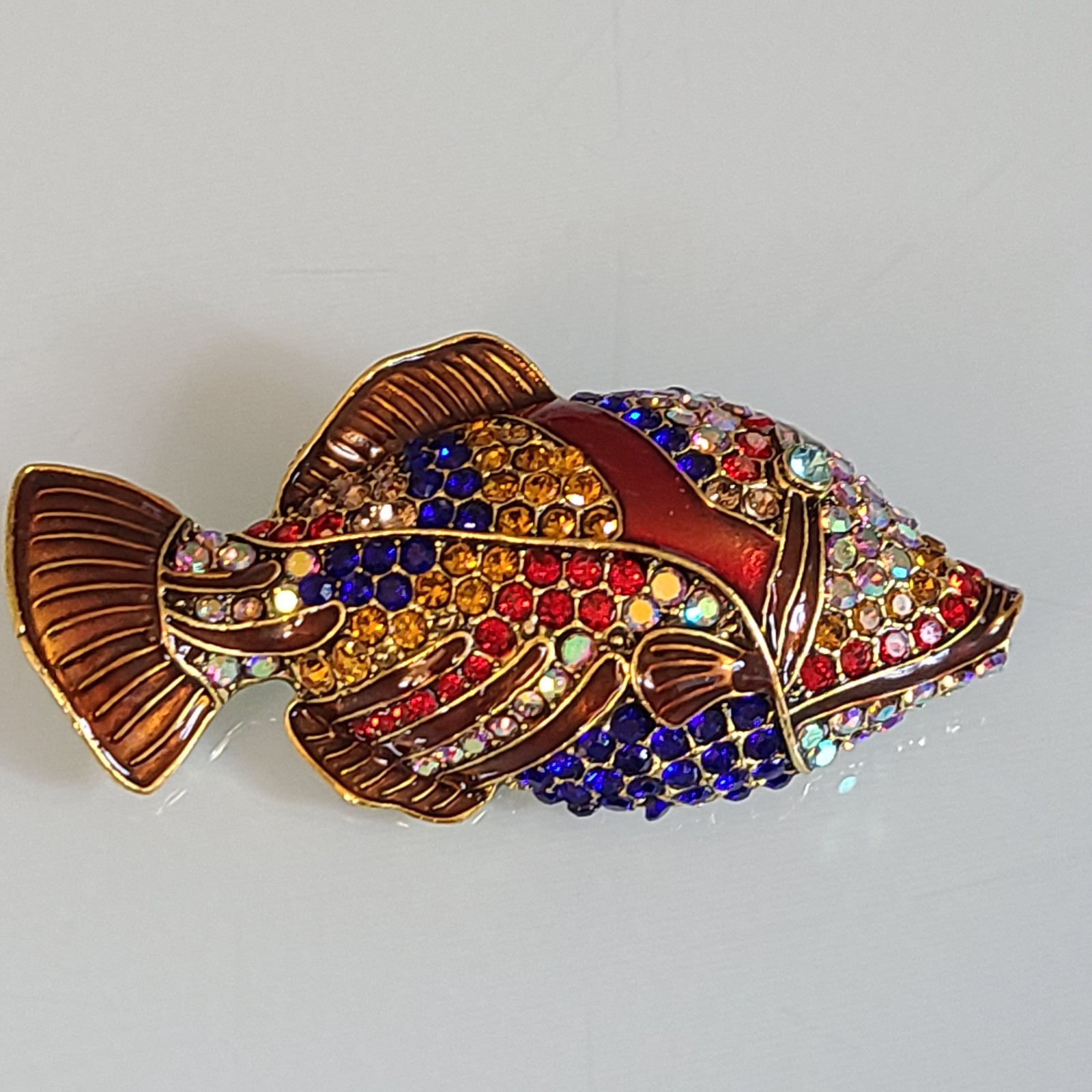 FAB HUGE 2.50″ UNSIGNED DESIGNER STYLE CRYSTAL RHINESTONE FISH BROOCH MULTI