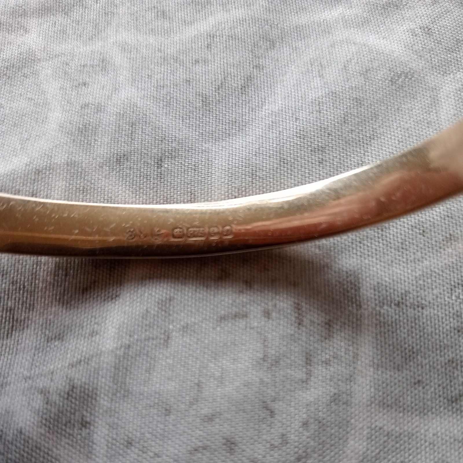 Gold Bangle 9 Carat Hinged Yellow 6mm Oval , 9.68 grams