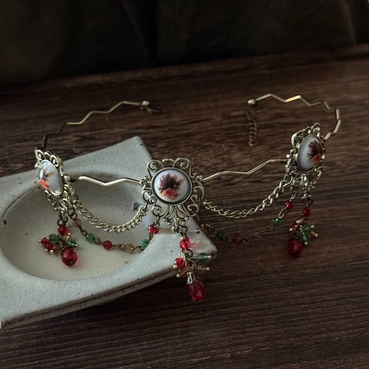 Exquisite tassel choker necklace with a distinctive, atmospheric vibe.