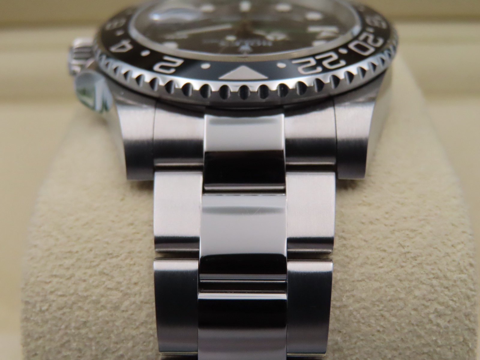 2014 Rolex GMT-Master II 116710LN Full Set Men’s Pre-Owned 40mm Wristwatch