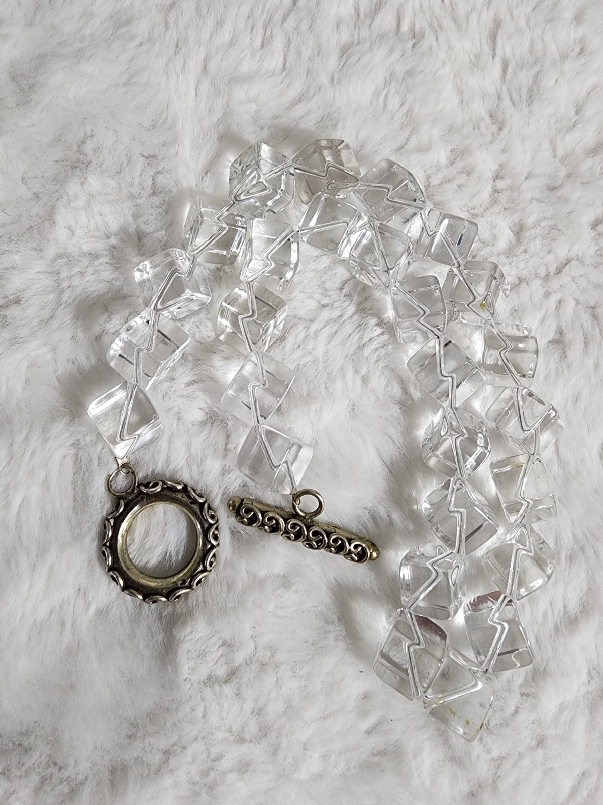 Vintage necklace of faceted glass cubes with a silver clasp. 40 cm long.