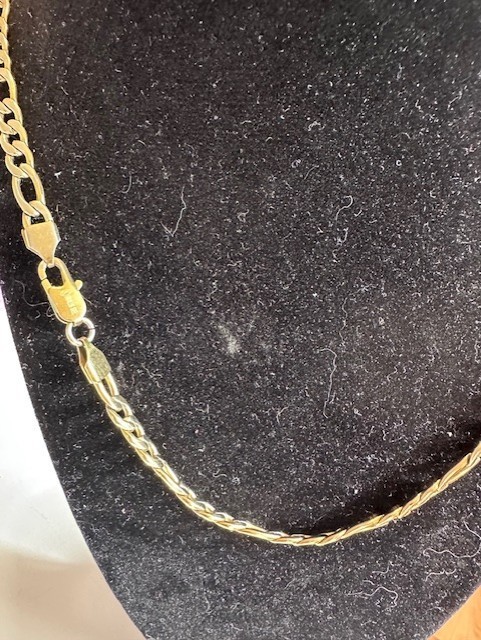 Classic gold-plated 24 inch stainless steel Figaro chain with lobster clasp.