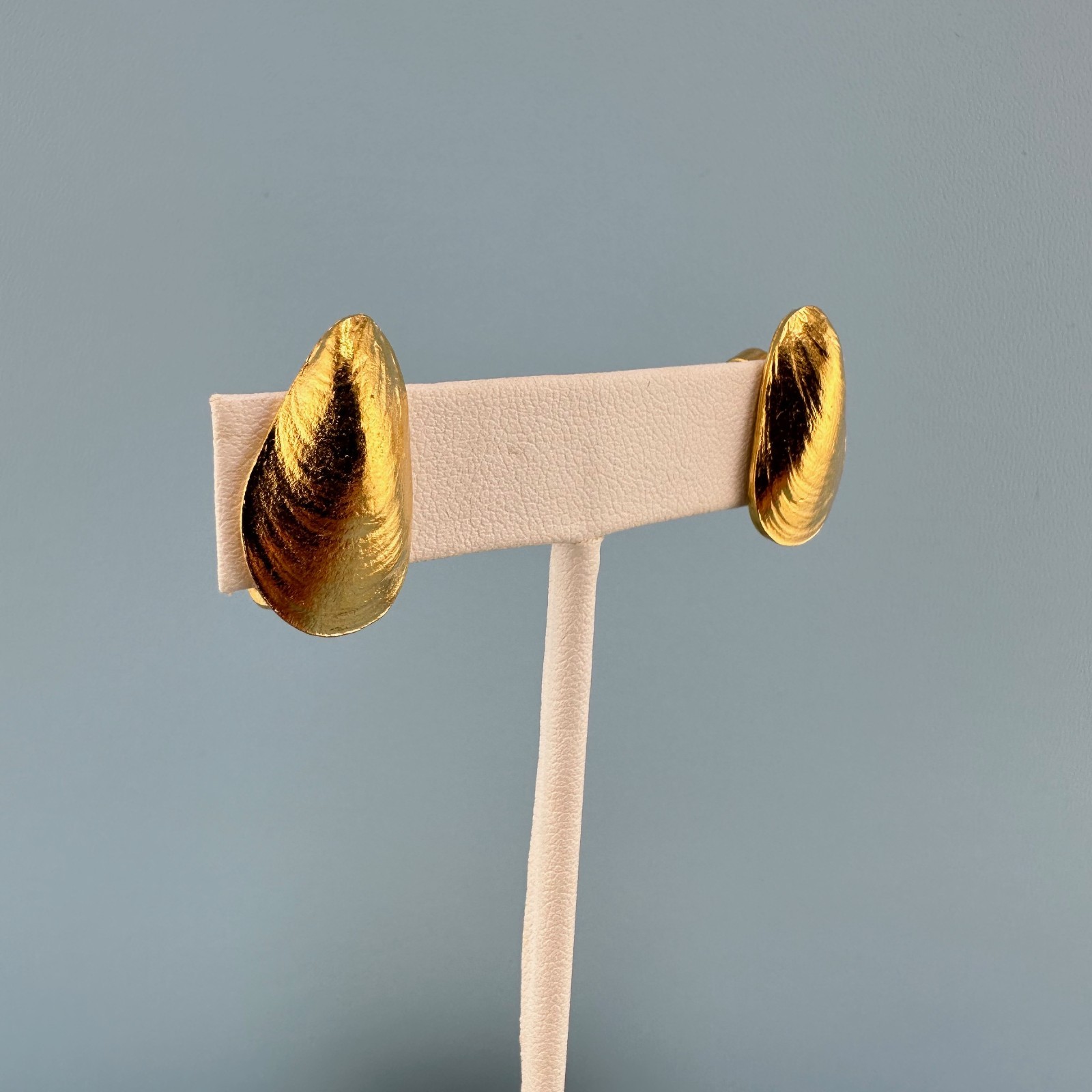 Vintage Crown Trifari Mussel Shell Clip On Earrings Brushed Satin Gold Tone RARE