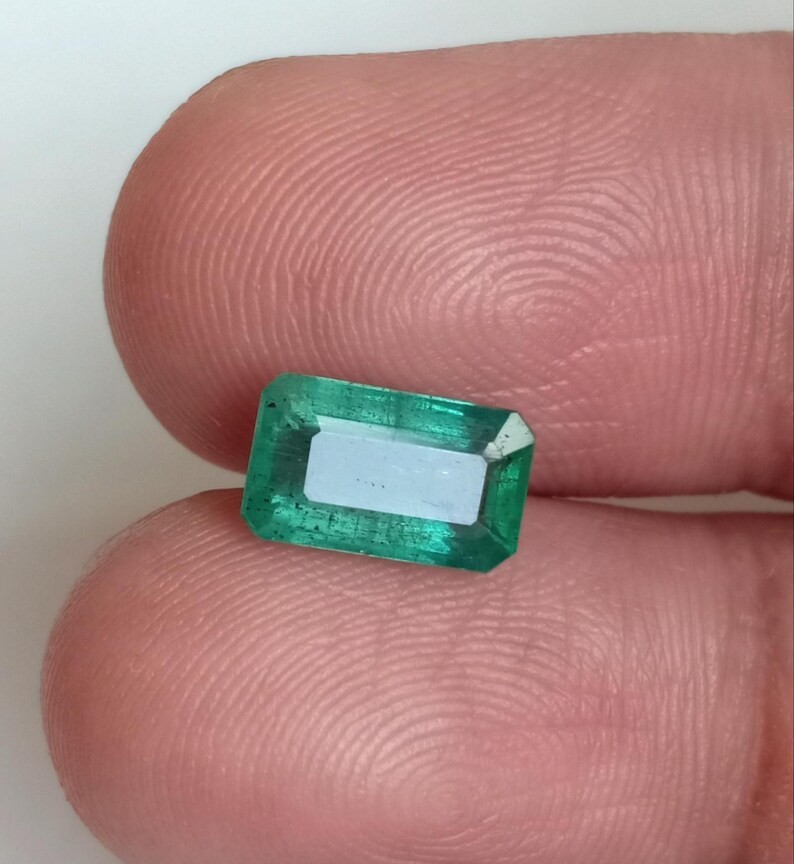 2.25 Ct Blueish Green Zambia Emerald Cut Minor Oil Emerald For Jewelry Ring