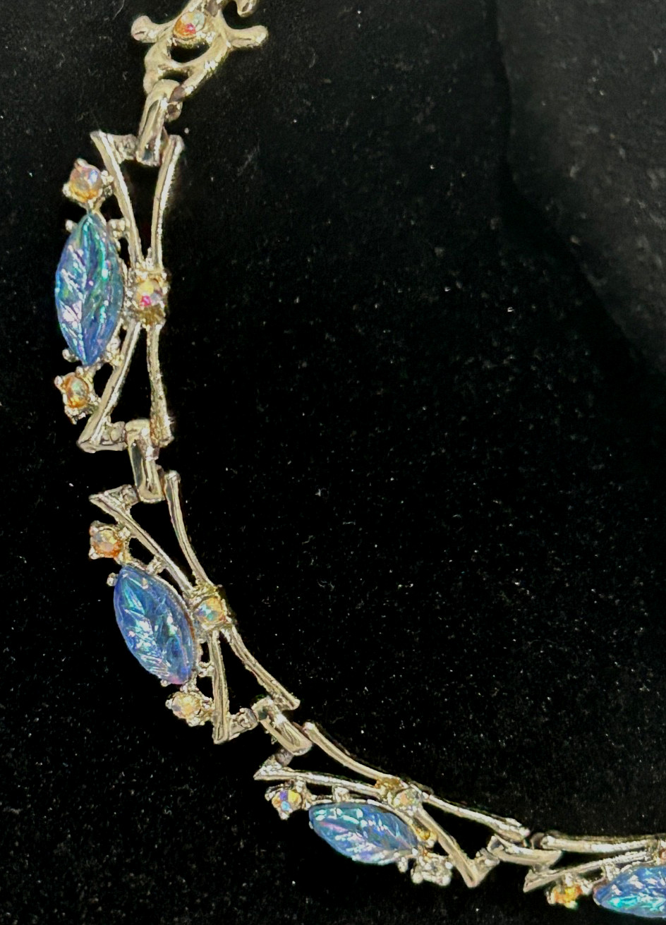 Vintage CARVED Blue AB Foil Back Glass Rhinestone Silvertone Necklace 1950/60s
