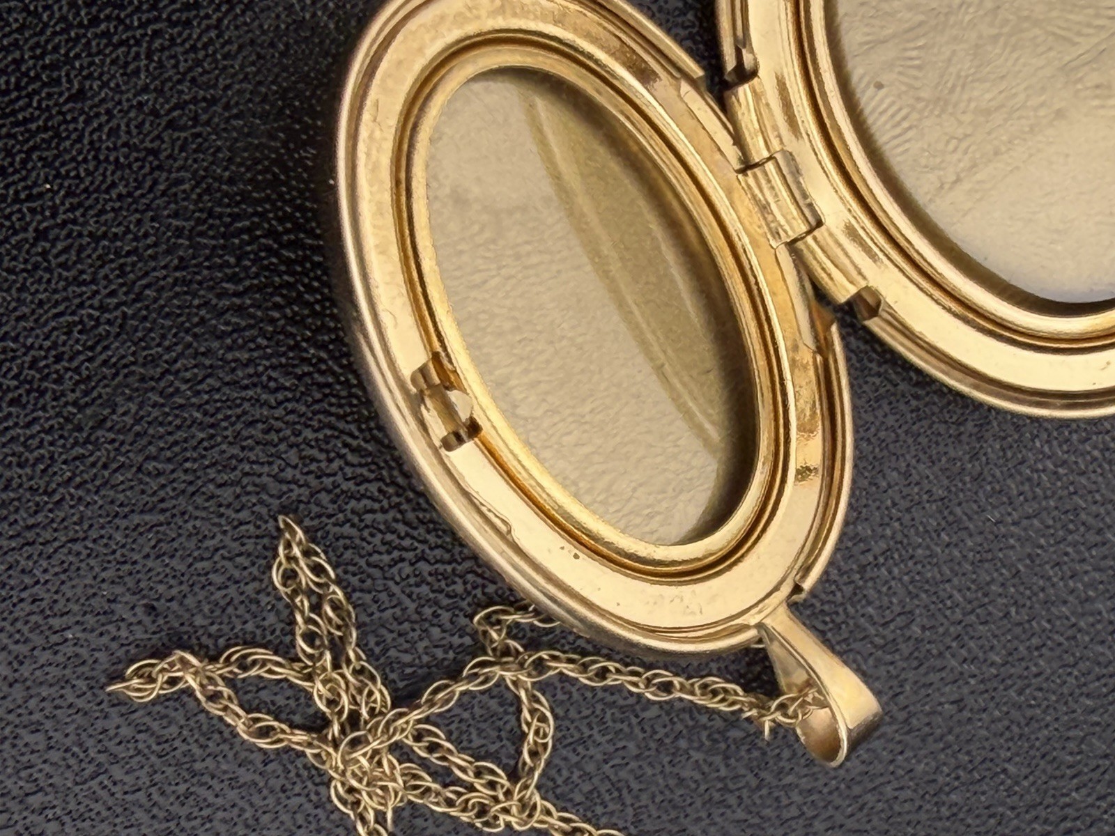 PPC Princess Pride Creations 1/20 14k Gold Filled St. Mary Locket Photo Pendant
