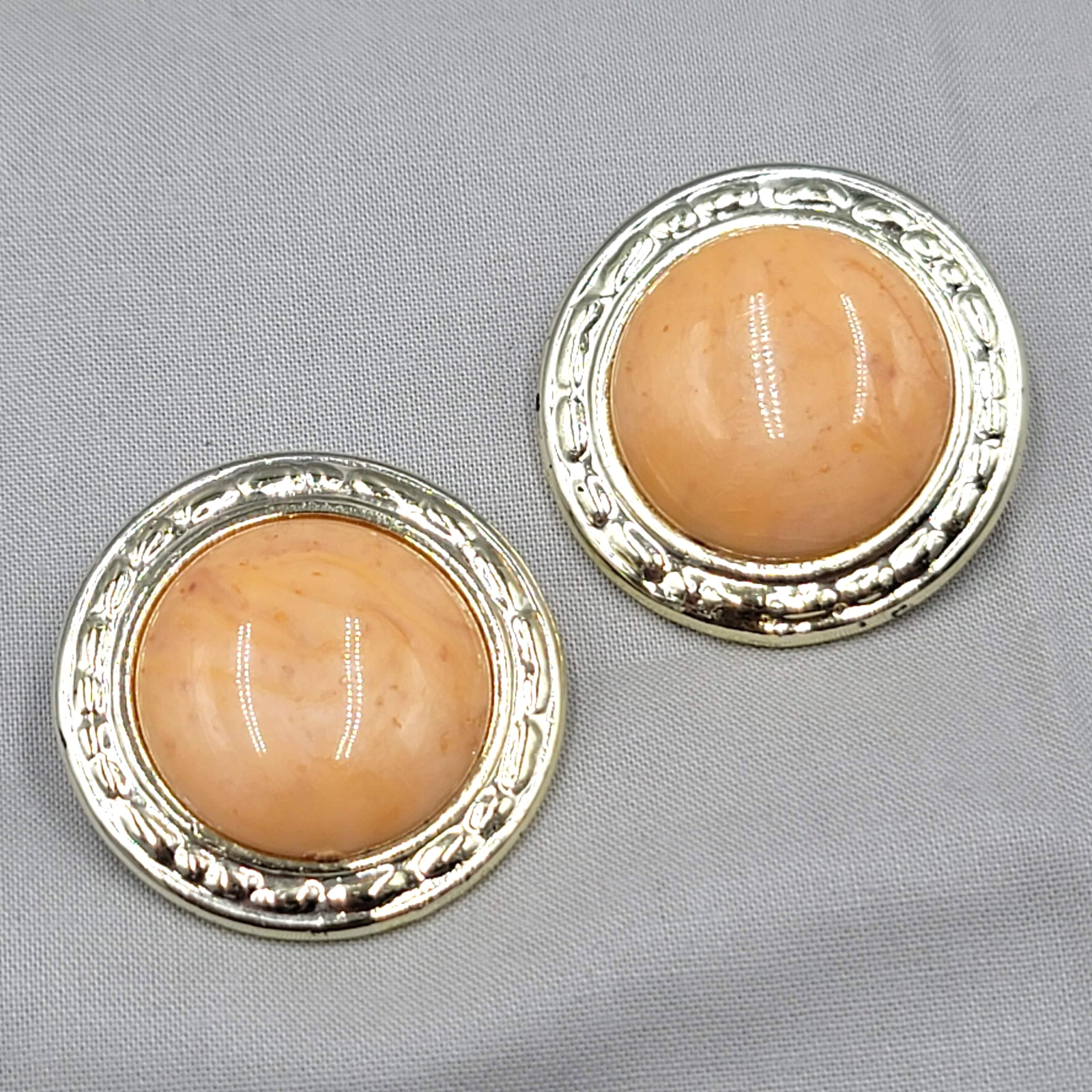Vintage Peach Clip on Earrings Very Light Plastic Gold tone Drop 1.5″