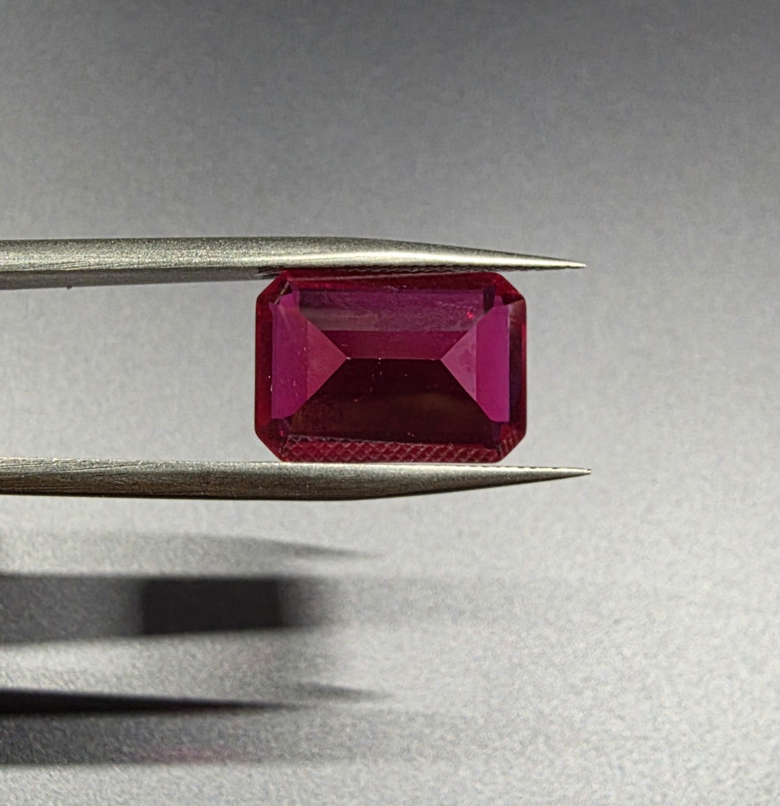 10x14mm 10.5ct Natural Pigeon Blood Ruby Pass UV Test VVS Emerald Cut Stone