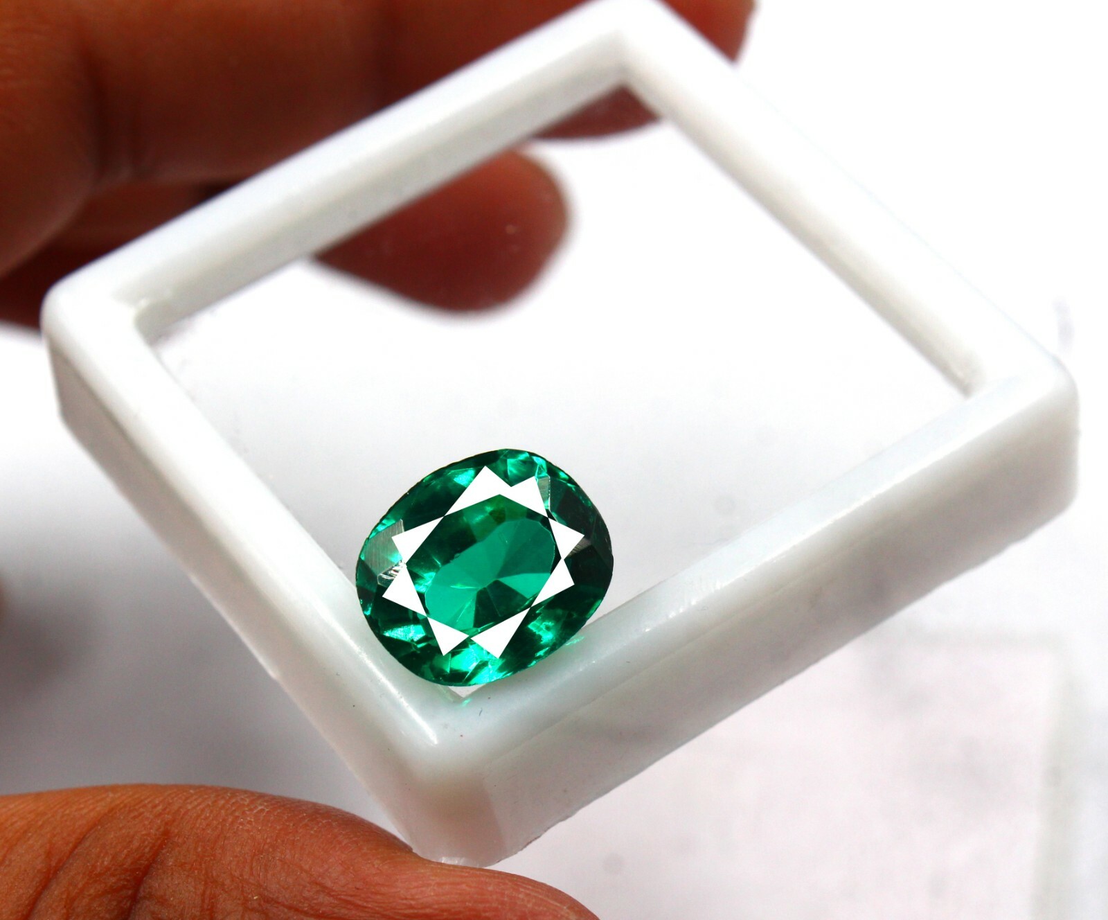 7.35 Ct Certified Oval Cut Zambia Natural Eye Clean Green Emerald Gemstone AKG