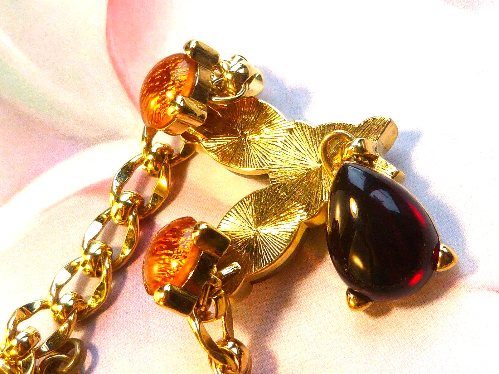 MONET Necklace Vintage 1980s Gold-plated Red Gold Foil-backed Glass Cabouchons