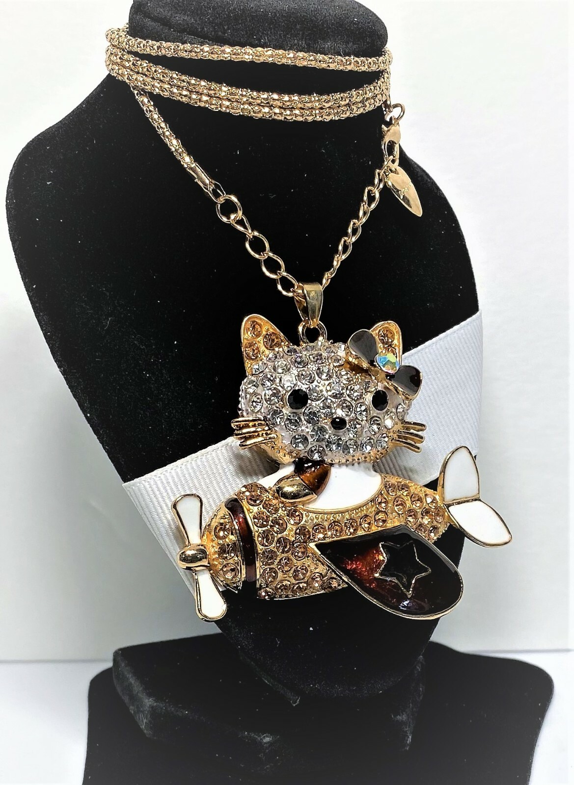 BETSEY JOHNSON PENDANT COME FLY WITH ME CAT N A PLANE WITH A GOLD CHAIN AND TAG