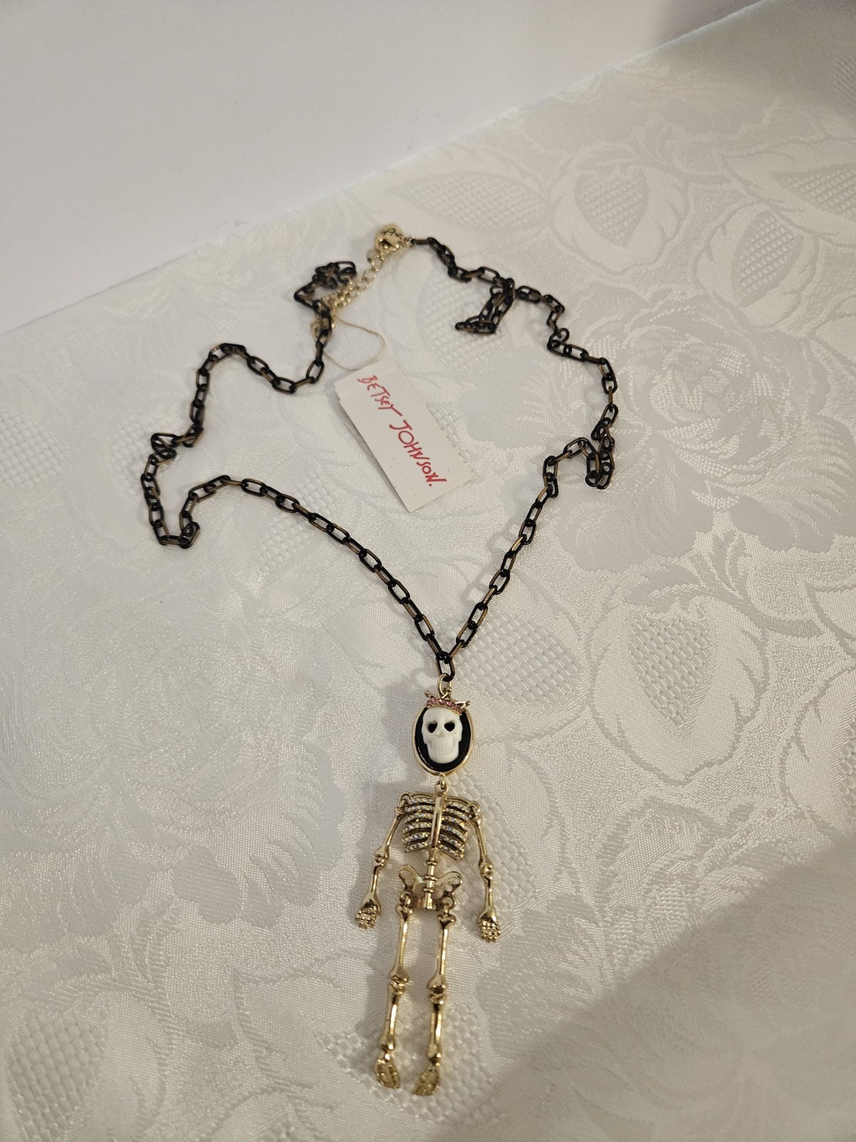 Betsey Johnson Cameo Critter Skeleton Wearing Crown Pendant Extremely Rare – 4