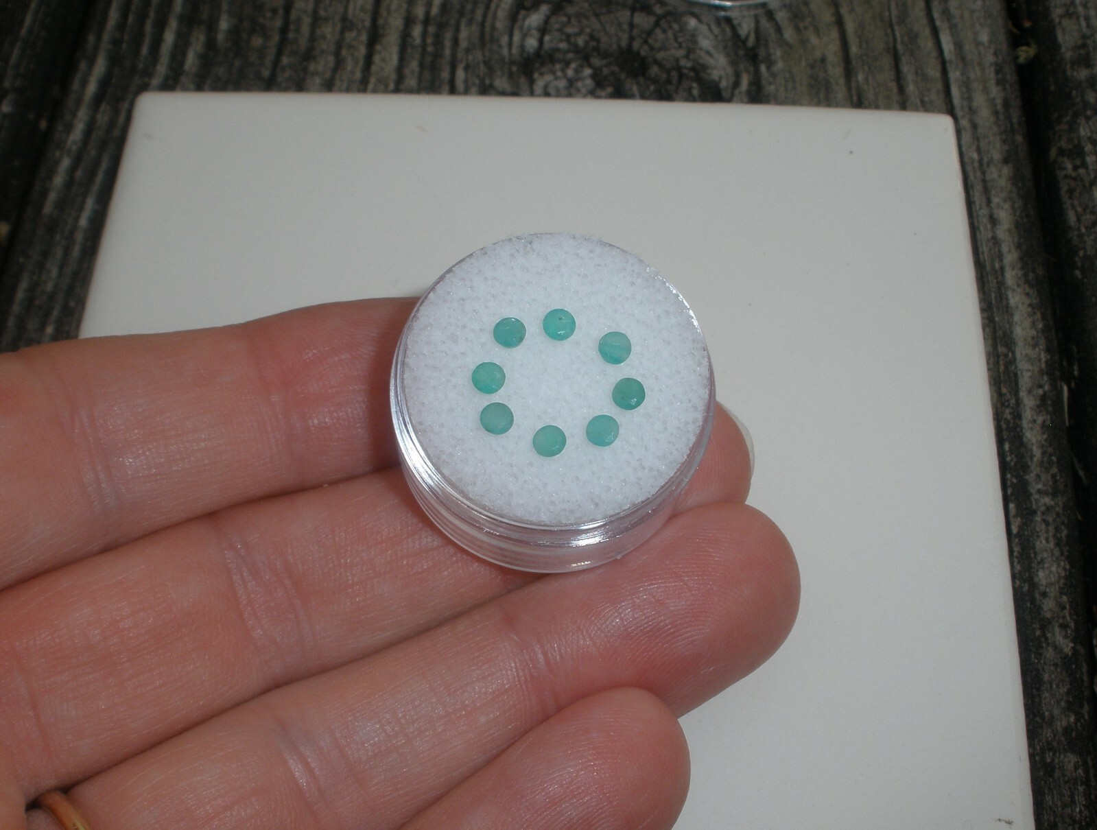 8 Colombian emerald round loose faceted natural gems 3mm each