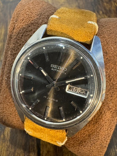 Vintage Seiko 7006-8007 Gray Sunburst Dial Watch Day Date