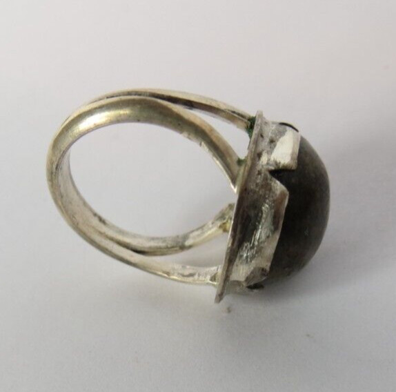 VINTAGE WOMENS SILVER OLIVE COLOR RING SZ 3.