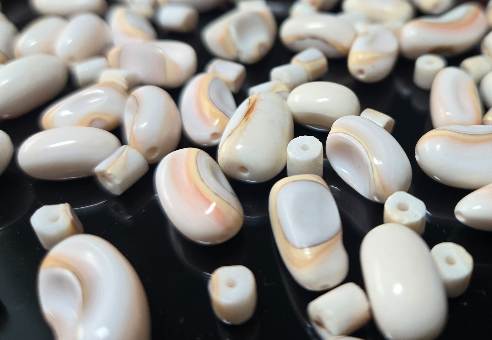 Natural Shell Beads Mix 150pcs White Peach DIY Jewelry Making 5-15mm 1mm Hole