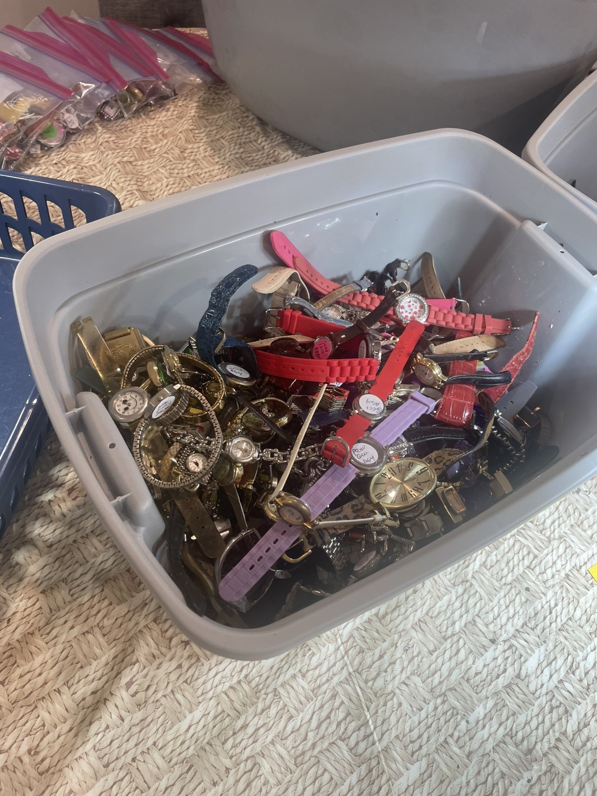 Bulk Mixed Lot Assorted Wristwatches with Watch Bands/Straps, Unisex Adults