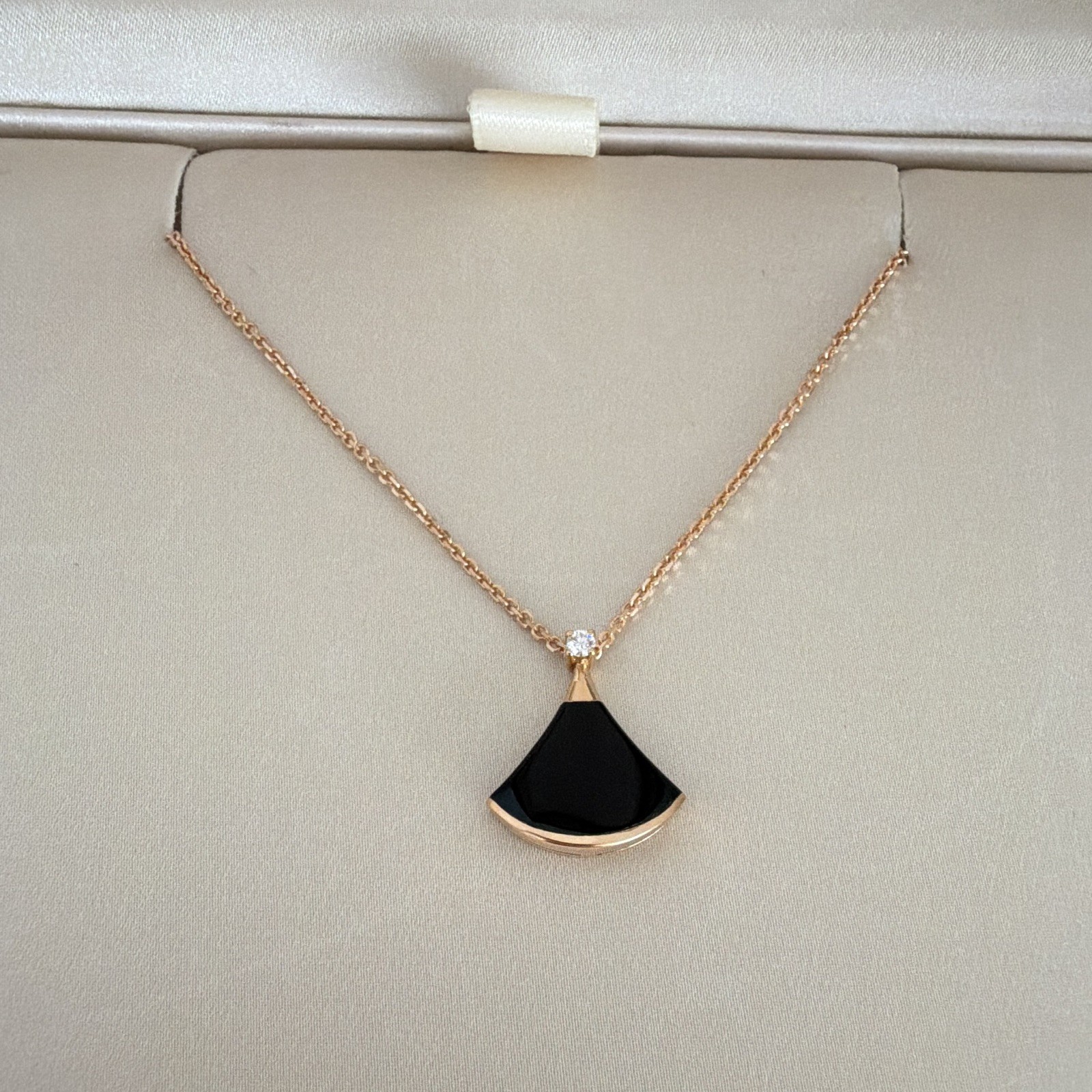 BVLGARI Divas’Rose Gold Black Onyx and brilliant-cut diamonds Necklace