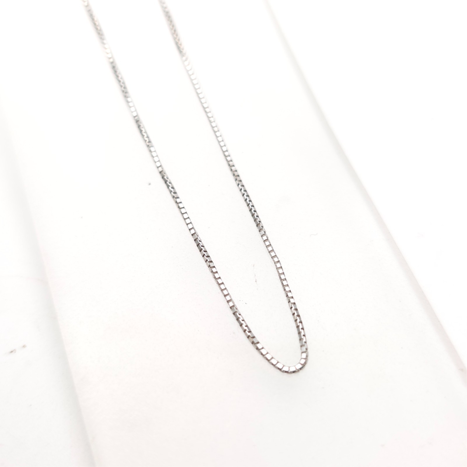 18ct White Gold Venetian Box Chain Necklace 16 Inch / 40cm