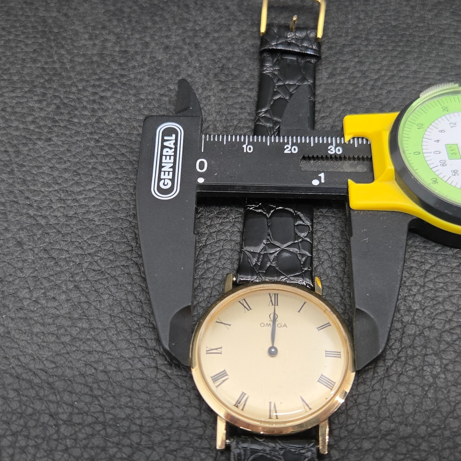 Omega Ultra Thin, 14K Gold Men’s Wrist Watch, 7.75″ Band, 32mm Case Manual Wind