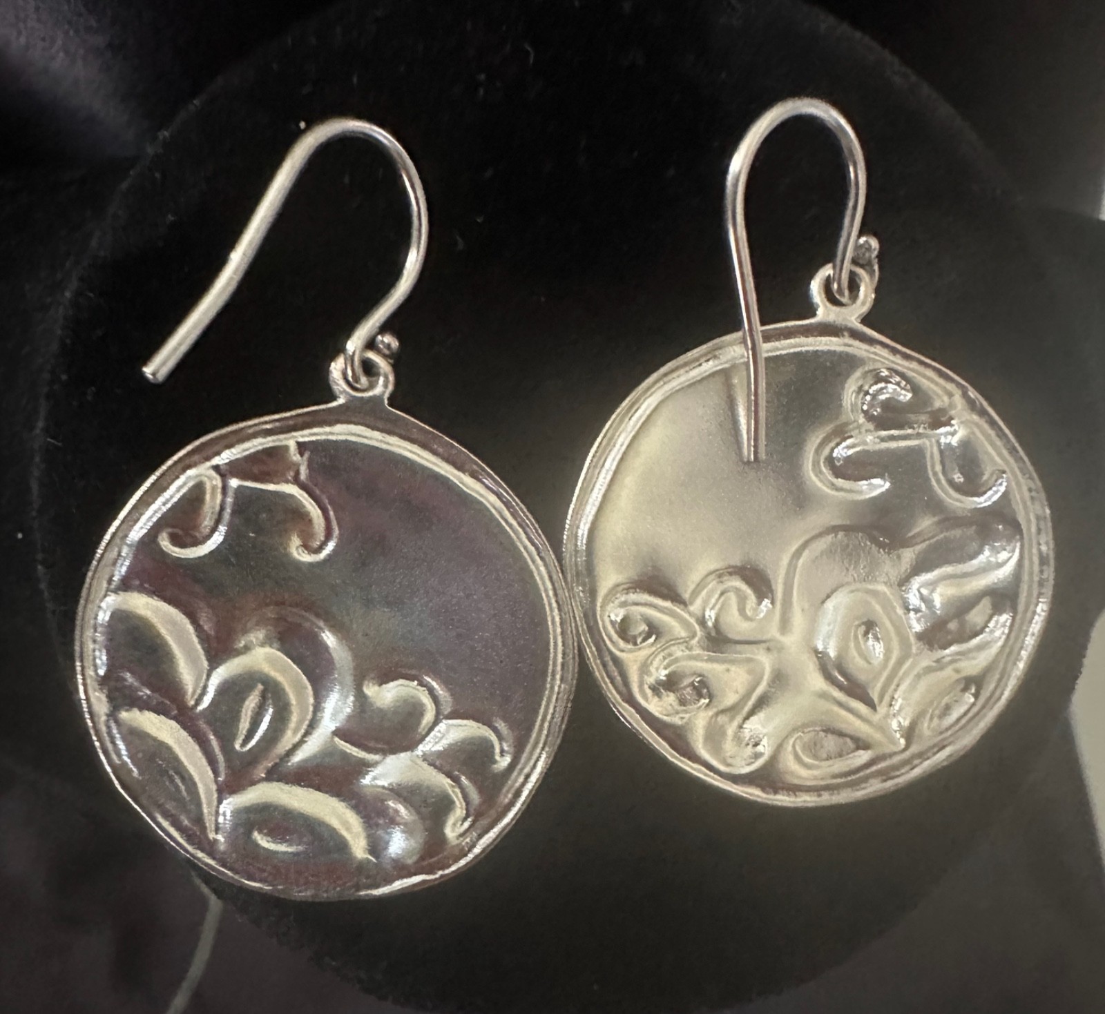 SILPADA Round “TIDAL WAVE” Disc EMBOSSED Earrings Hammered .925 Sterling Silver