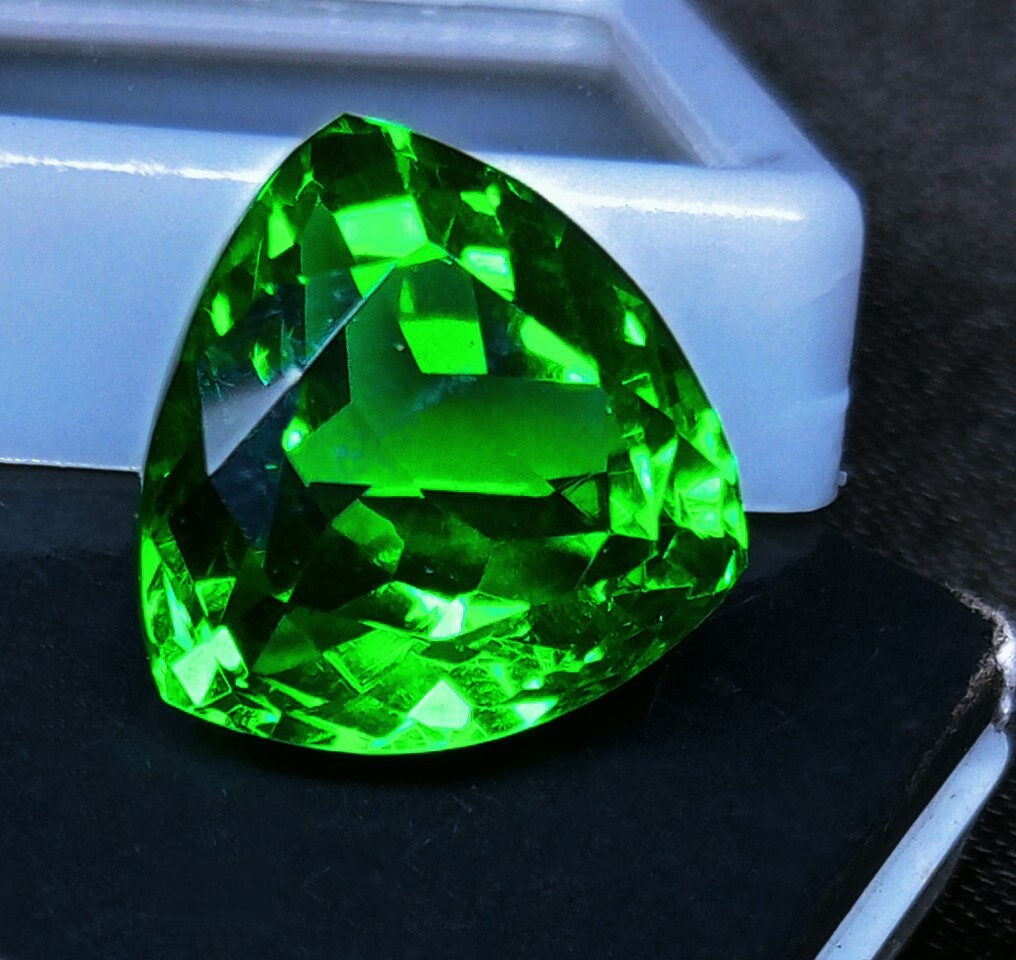 Natural Tsavorite Garnet Trillion Cut Green 12.85 Ct Certified Loose Gemstone