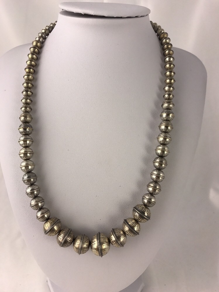 Hand Stamped Bench Navajo Pearls Graduated Sterling Silver Bead Necklace 19″