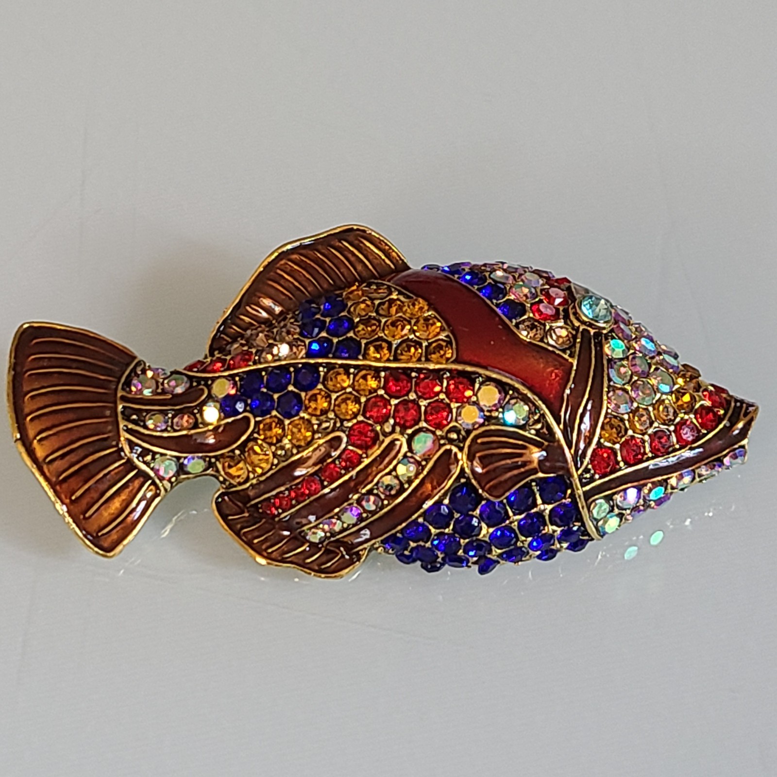 FAB HUGE 2.50″ UNSIGNED DESIGNER STYLE CRYSTAL RHINESTONE FISH BROOCH MULTI