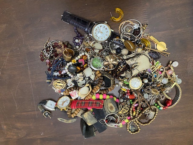 2.02 Pound Wearable Vintage To Modern Costume Jewelry Lot 100+ Pieces (J)