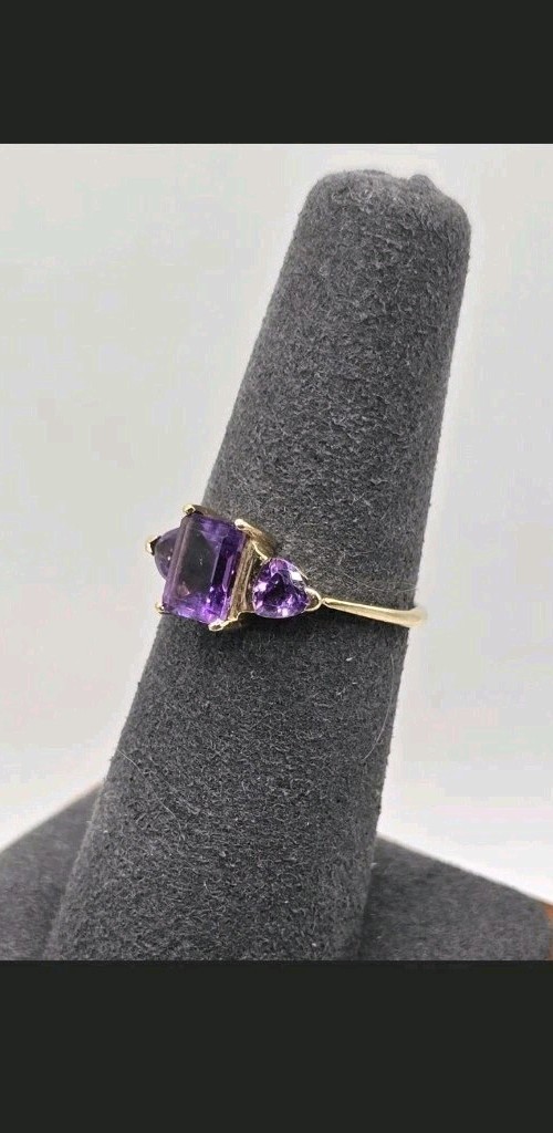 10K Yellow Gold 3-Stone Purple Amethyst Prong Setting Ring Size 7