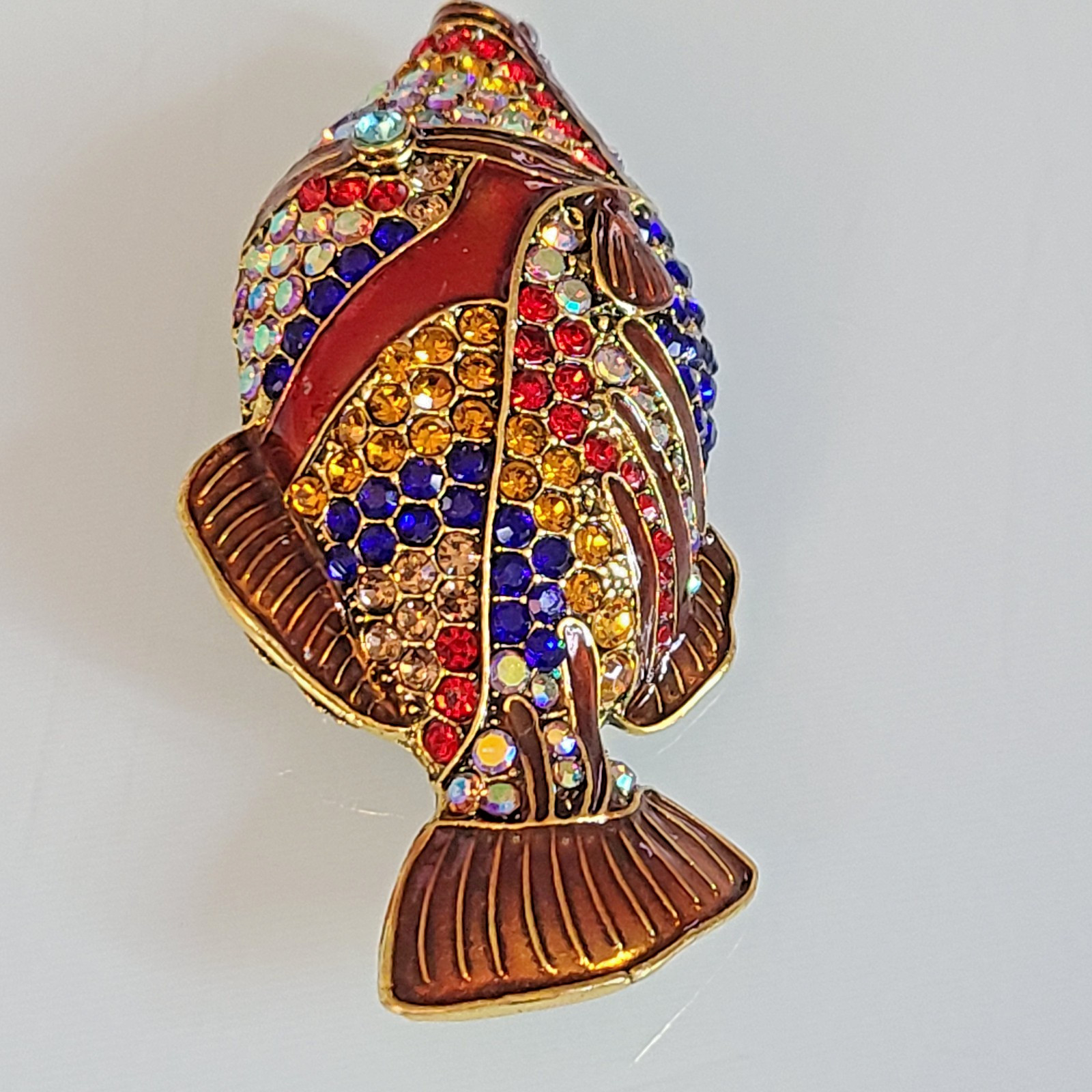 FAB HUGE 2.50″ UNSIGNED DESIGNER STYLE CRYSTAL RHINESTONE FISH BROOCH MULTI