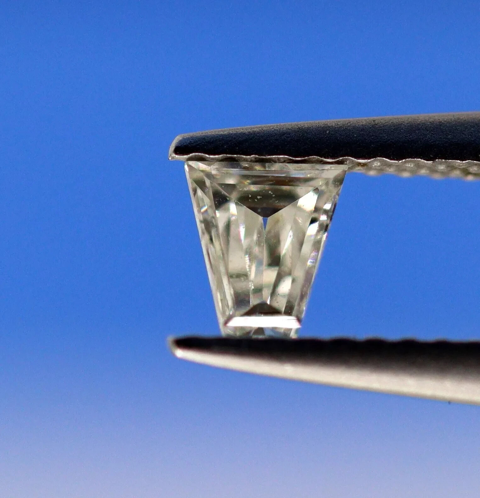 G/VS2 0.094 Ct Certified Natural Loose Diamond Tapered Baguette Cut 3 × 2 mm