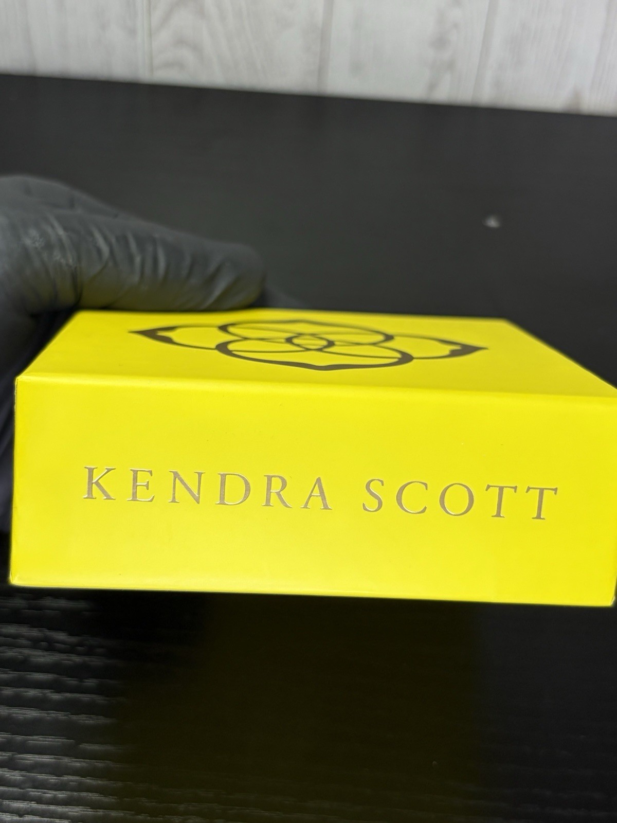 Kendra Scott Silver Tone Cable Chain Necklace w/ Oval Gray Prong Pendant