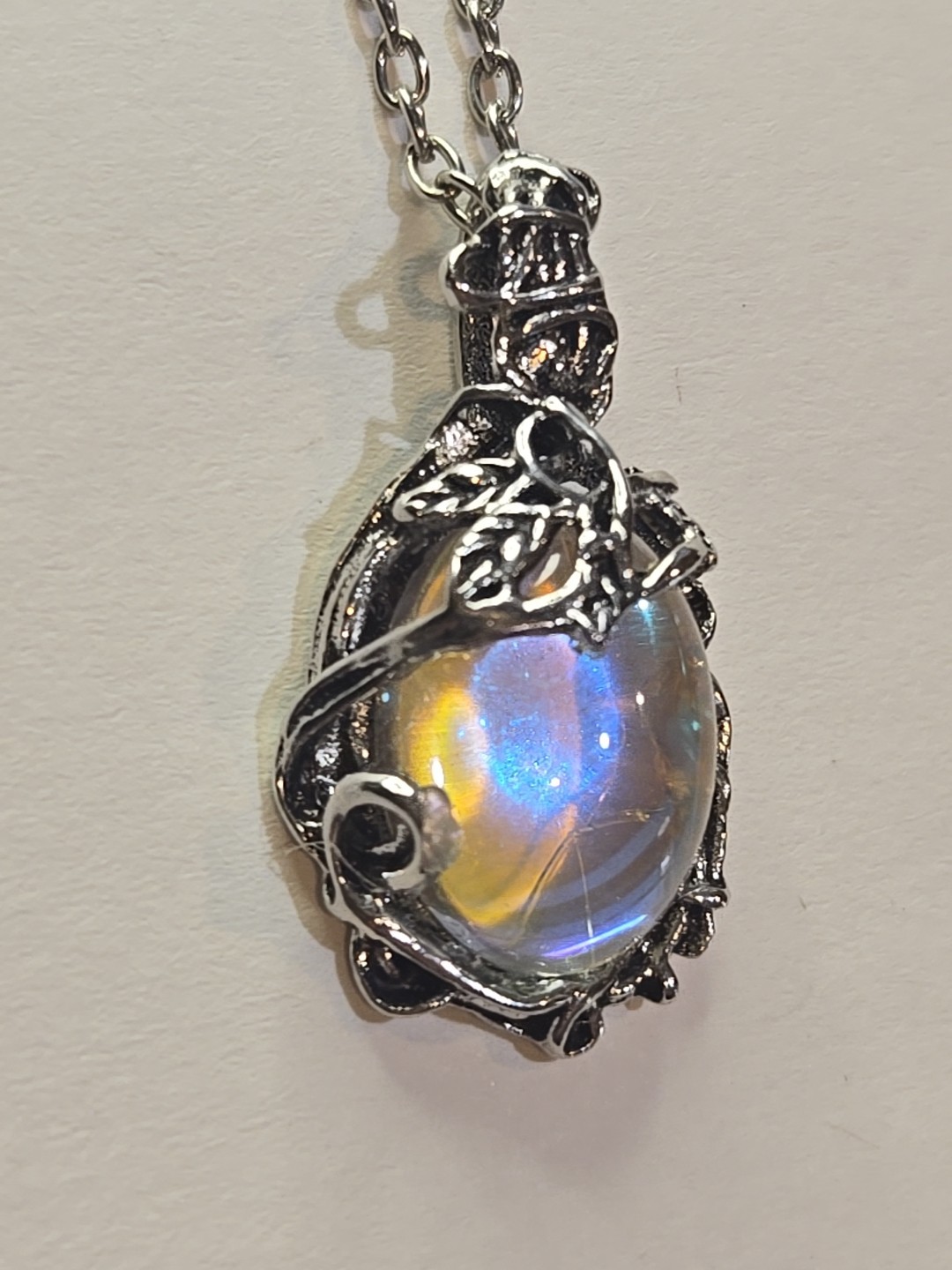 Silver Plated Alloy Moonstone Pendant With Leaf Design Necklace