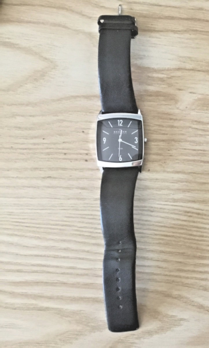 Skagen mens watch used, good condition, new battery. Analogue dial.