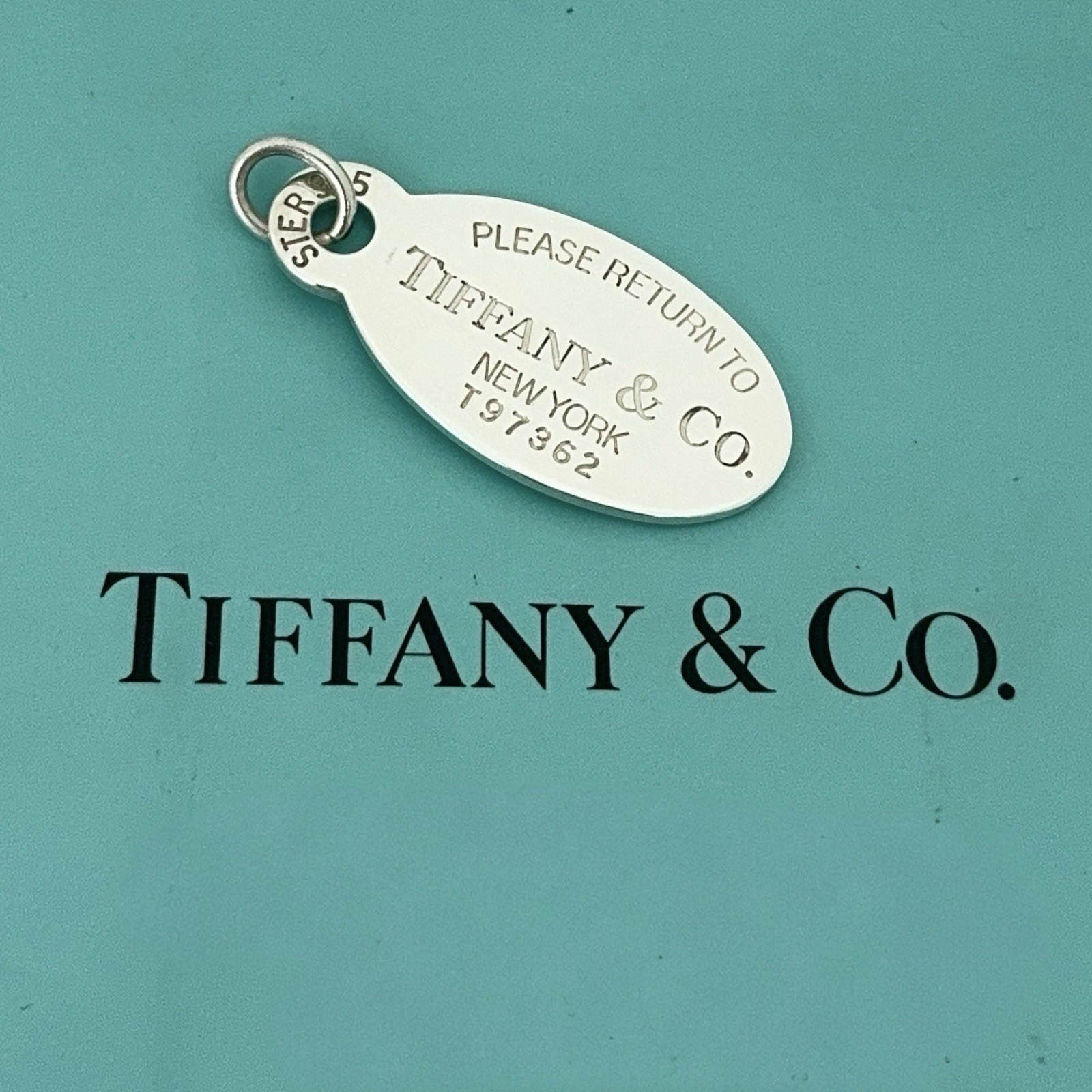 Authentic Tiffany and Pendant – Return to Tiffany Vintage Oval Charm Pendant