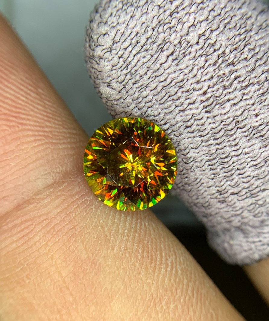 Natural 3.20 Carat Round Rare Sphene (Titanite) | Brilliant Full Fire | Eye-Catc