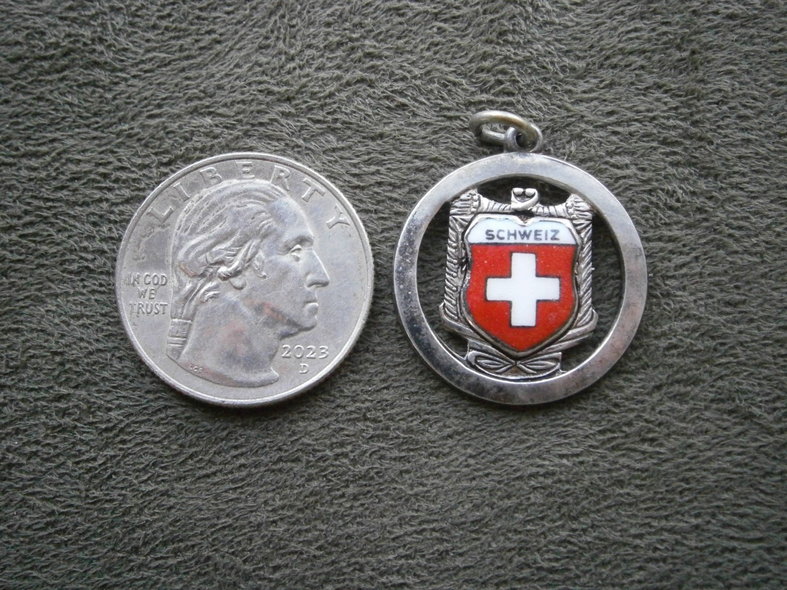 Large Switzerland Schweiz Vintage Silvertone & Enamel Travel Bracelet Charm 5.3g