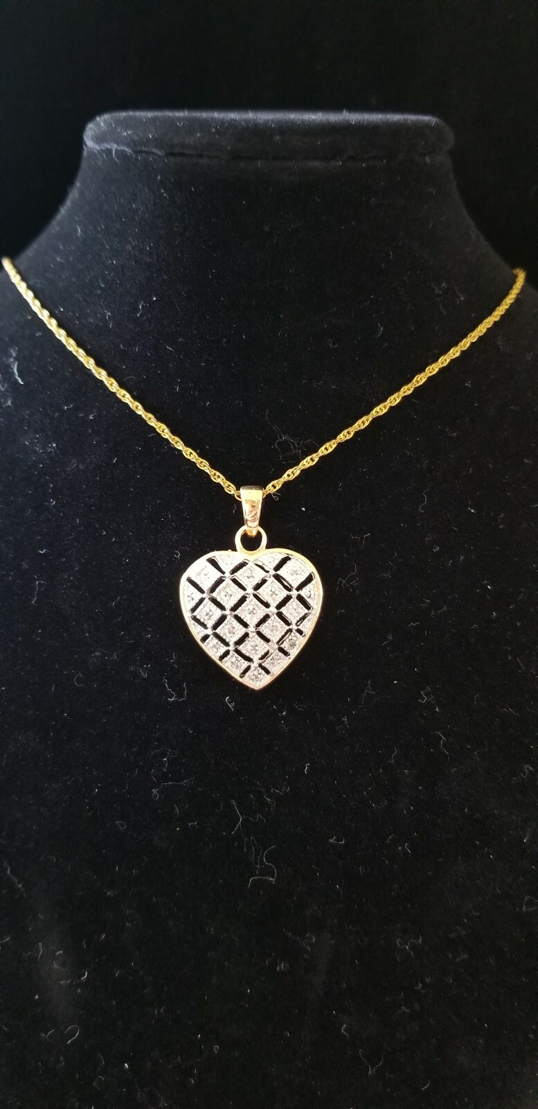 Crystal Heart Pendant & Chain. Silver-toned & Gold-toned