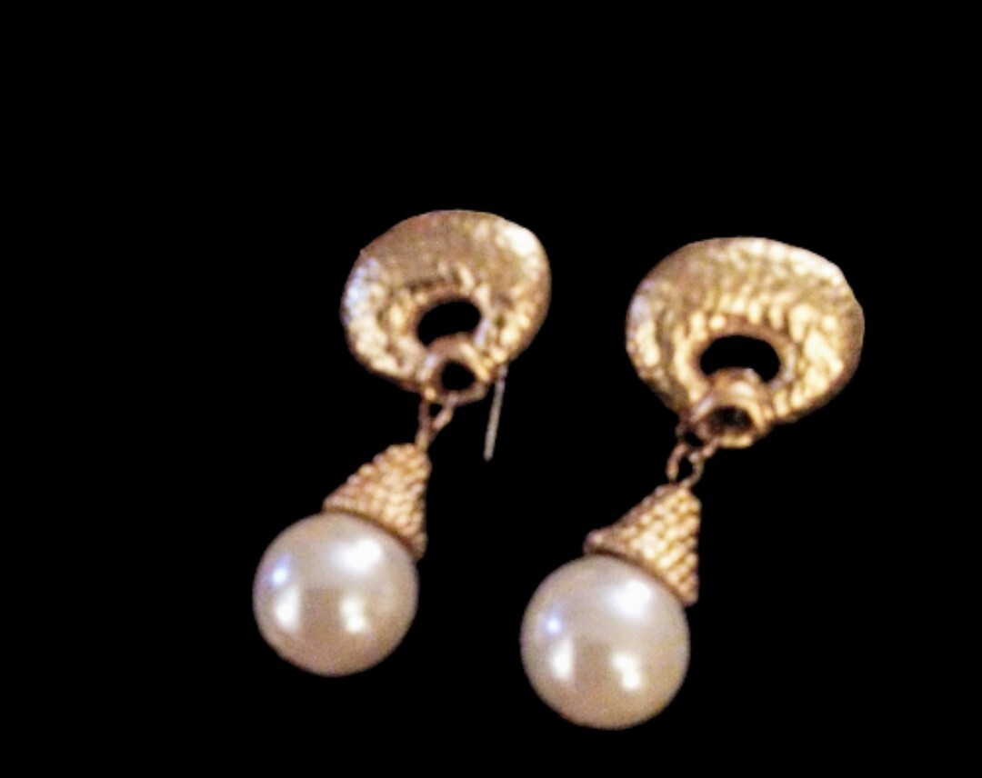 Caravanas fantasia golden pearl earrings. drop pearl. regular $2000