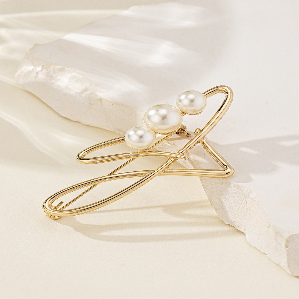 Modern Abstract Gold Wire Pearl Brooch Pin Elegant Geometric Lapel Pin Jewelry